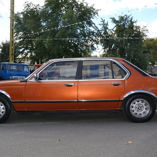 У Києві помітили унікальний 46-річний BMW 728