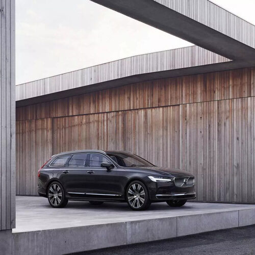 Volvo зупинила виробництво універсалу V90