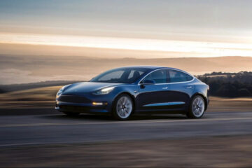 Tesla відкликає понад 13 тисяч електромобілів Tesla: причина