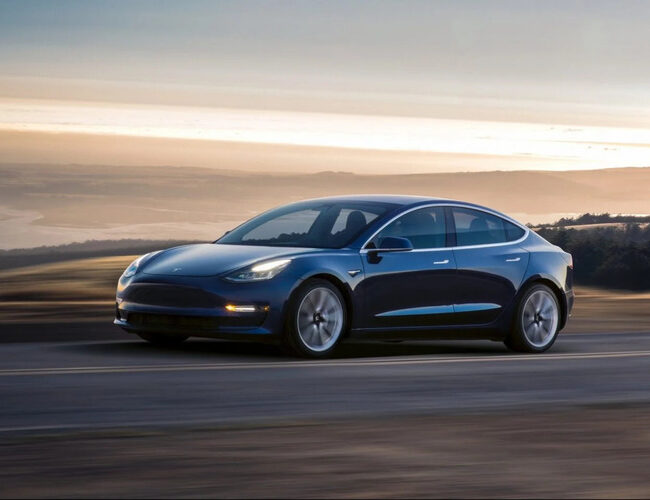Tesla відкликає понад 13 тисяч електромобілів Tesla: причина