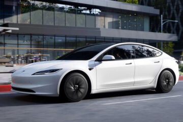 Чому у Tesla Model Y Standard закритий скляний дах