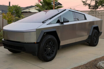 Продажі Tesla Cybertruck показують рекордне падіння