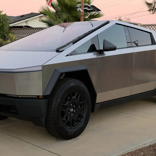 Продажі Tesla Cybertruck показують рекордне падіння