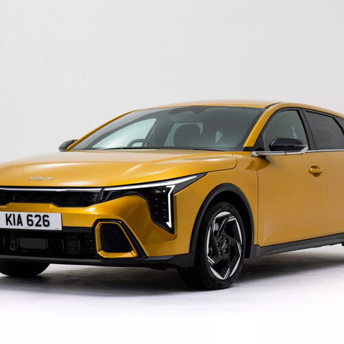 Kia оголосив комплектації та ціни для нової моделі K4