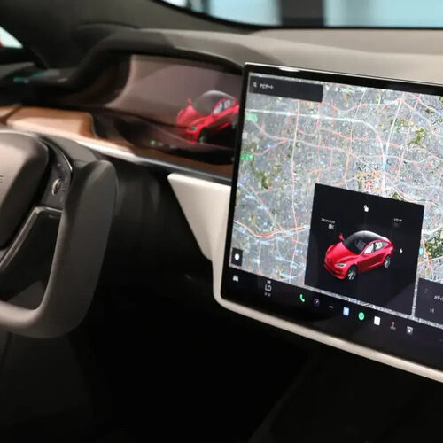 Tesla готує підтримку Apple CarPlay у своїх автомобілях