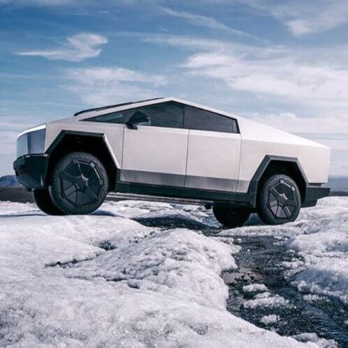 Чому падають продажі Tesla