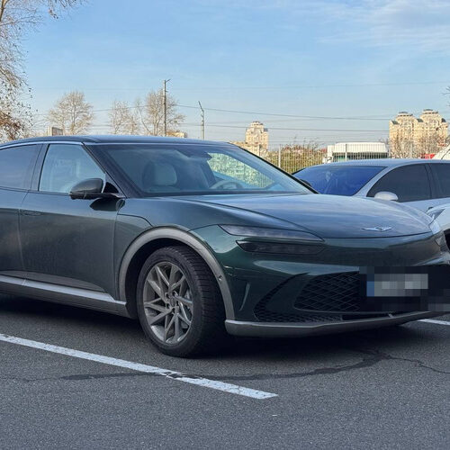 У Києві помітили ефектний електромобіль Genesis GV60