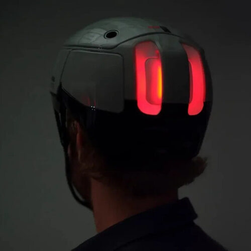 Rivian розробив розумний шолом для велосипедистів