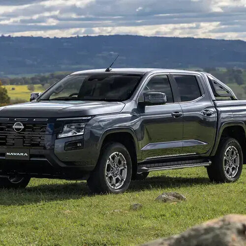 Nissan представила рамний пікап Navara