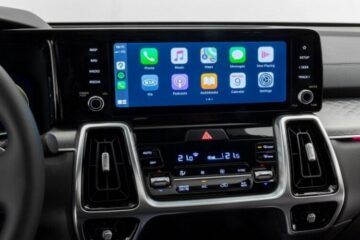 Цифрові меню в авто відволікають водіїв і збільшують аварійність – дослідження