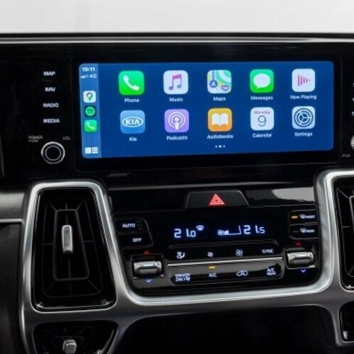 Цифрові меню в авто відволікають водіїв і збільшують аварійність – дослідження