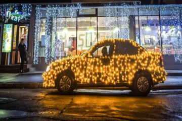 Чи передбачено штраф за гірлянду на авто