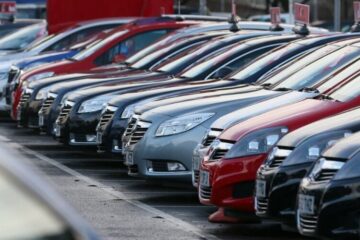 Який середній вік вживаних машин, що завозять в Україну з-за  кордону