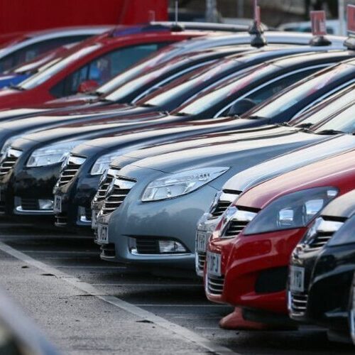 Який середній вік вживаних машин, що завозять в Україну з-за  кордону