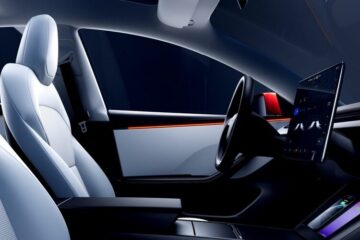 У США почали розслідування через дверні замки Model 3