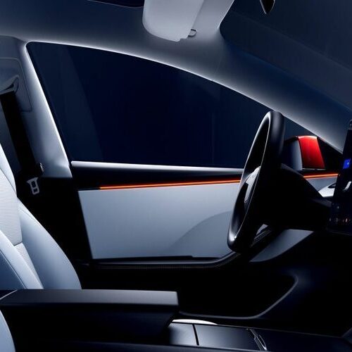 У США почали розслідування через дверні замки Model 3