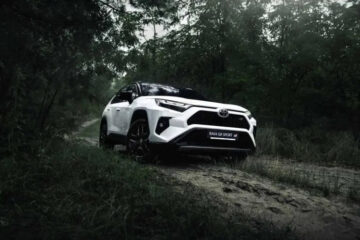 Кросовер Toyota RAV4 повністю відмовиться від традиційних бензинових двигунів