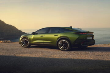 Офіційно представлено оновлений Peugeot 408