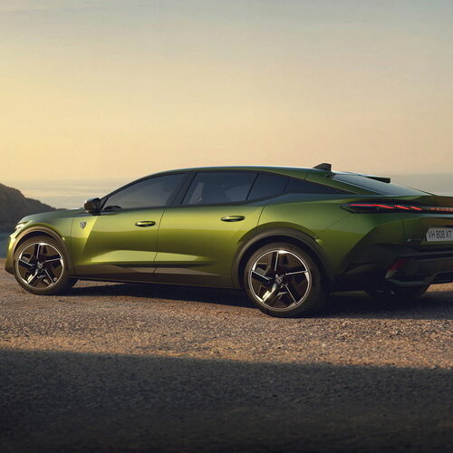 Офіційно представлено оновлений Peugeot 408