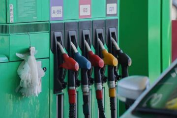 В Україні оновлять ціни на бензин і сигарети: що відомо