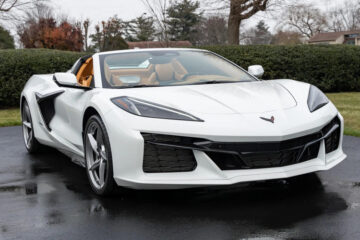 Chevrolet Corvette E-Ray стрімко дешевшають на вторинному ринку