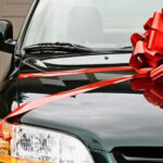 Машина в подарунок: чи доведеться віддавати частину в податках