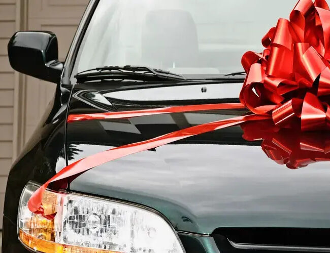 Машина в подарунок: чи доведеться віддавати частину в податках