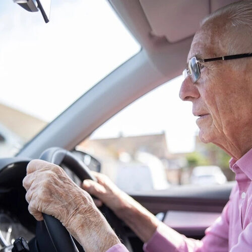 У Великій Британії літніх водіїв змусять проходити тести зору