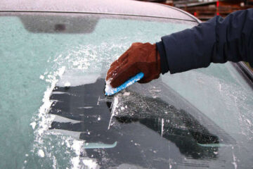 Як швидко розморозити лобове скло авто – названо дієвий метод