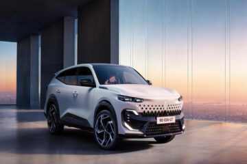 Дебютував флагманський кросовер Renault (фото)