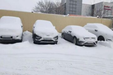 Чим ризикують водії, які не чистять машину від снігу