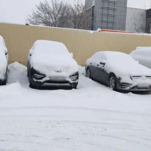 Чим ризикують водії, які не чистять машину від снігу