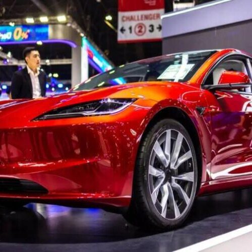 Tesla представила найдешевшу версію Model 3 Standard