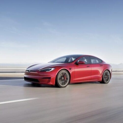 Tesla зупиняє виробництво Model S і Model X