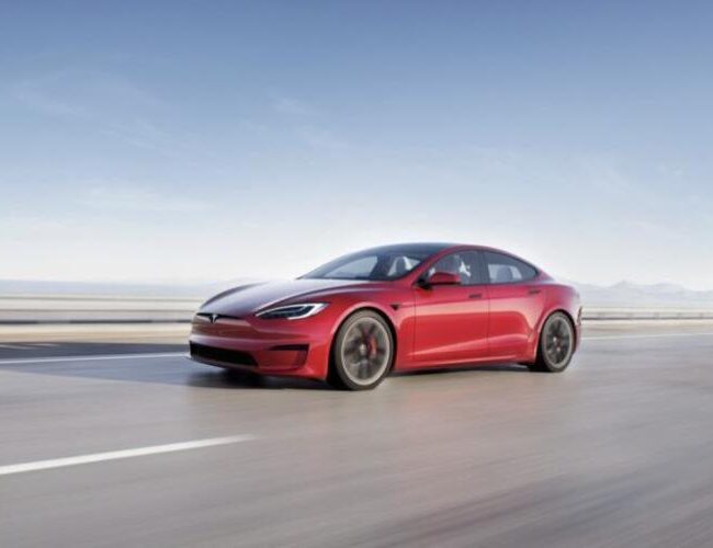 Tesla зупиняє виробництво Model S і Model X