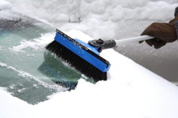 Як обрати щітку для снігу, щоб не пошкодити авто