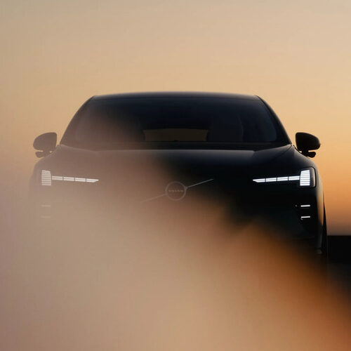 Новий електричний кросовер Volvo EX60 має значний запас ходу