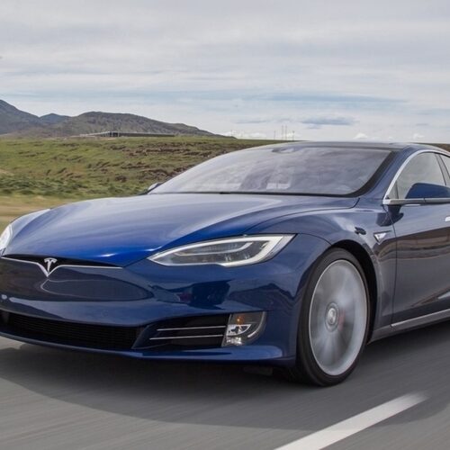 Tesla очолила дослідження надійності у Франції