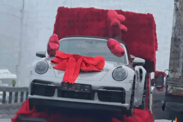 У Києві помітили Porsche 911, підготовлений до Дня закоханих