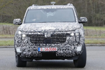 Mitsubishi тестує нового конкурента Toyota Land Cruiser