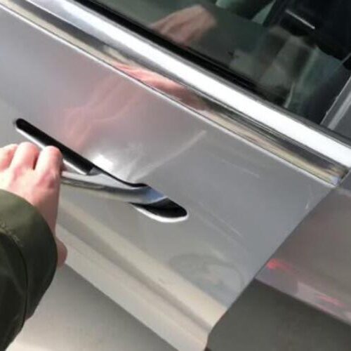 У США подали черговий позов проти Tesla через конструкцію дверних ручок