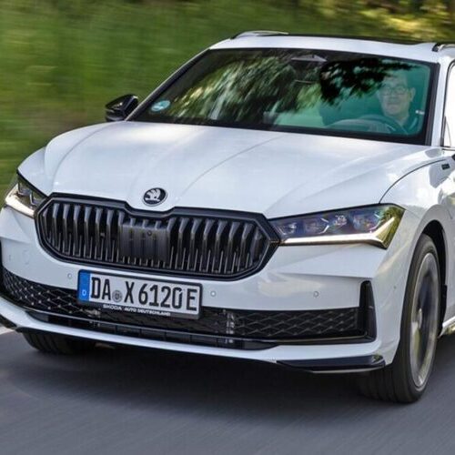 Skoda представила для Superb нову плагін-гібридну версію