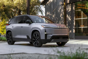 Toyota зацікавила ринок новим SUV з футуристичним дизайном