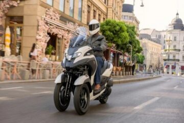 Yamaha випустила нестандартний триколісний скутер