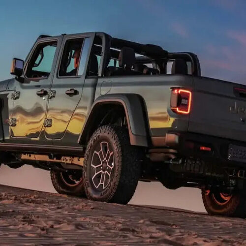 Jeep готує гучне повернення пікапу Gladiator з “механікою”