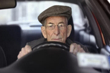 В Україні планують скоротити термін дії прав для водіїв похилого віку