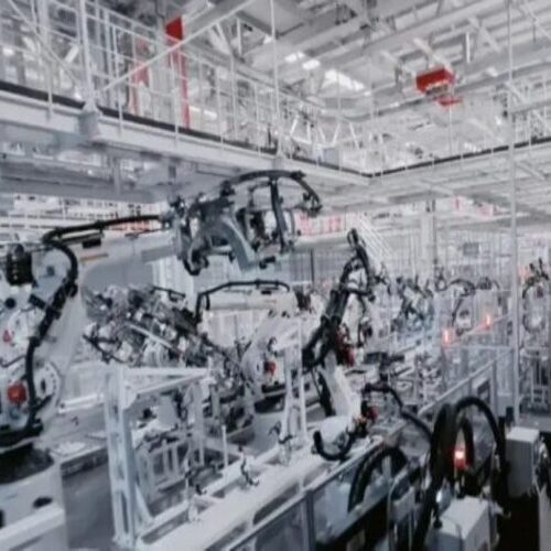 Xiaomi автоматизує складання електромобілів за допомогою роботів