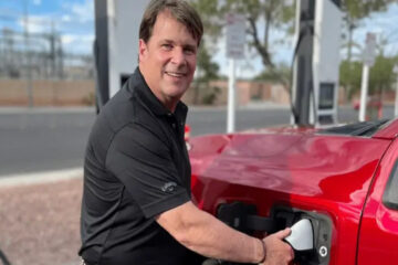 Глава Ford власноруч розібрав Tesla і китайські електрокари та поміняв свою стратегію