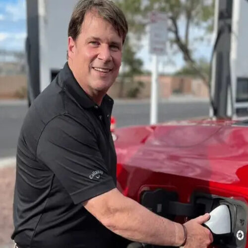 Глава Ford власноруч розібрав Tesla і китайські електрокари та поміняв свою стратегію