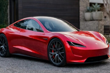 Tesla Roadster можуть показати вже у квітні